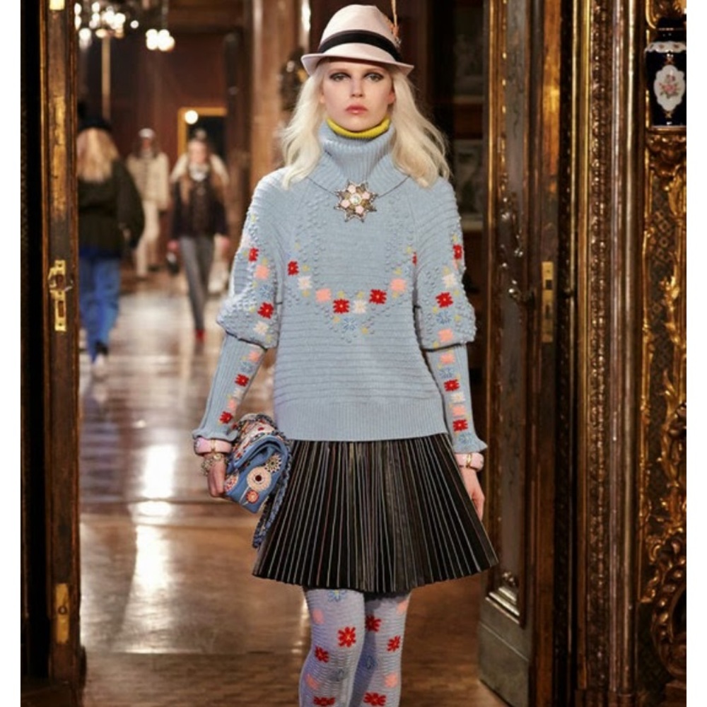 Chanel Runway Sweater Metier d’Art 15 a Paris-Salzburg collection.